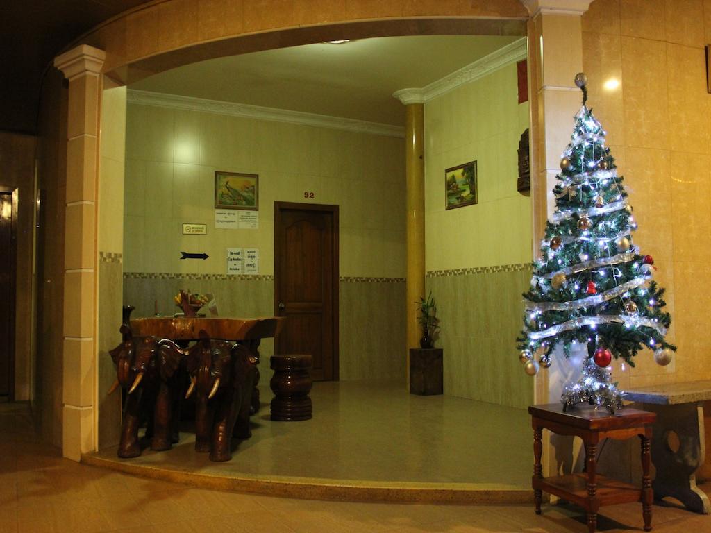 Lucky 1 Guesthouse Phnom Penh Exteriör bild