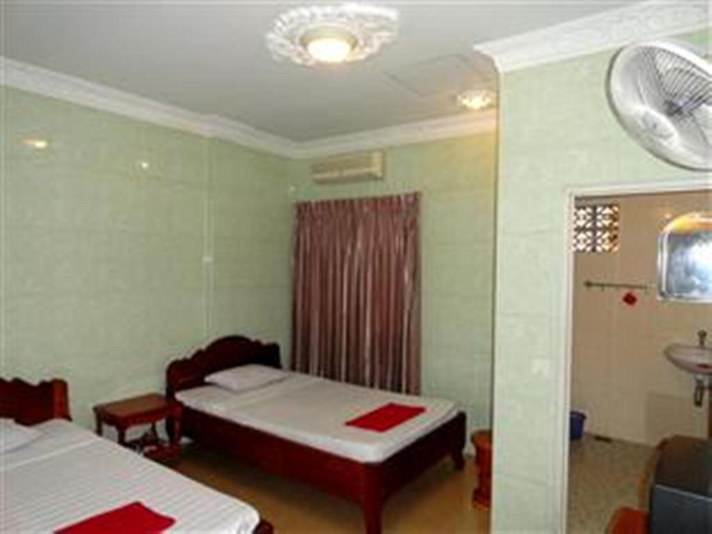 Lucky 1 Guesthouse Phnom Penh Exteriör bild