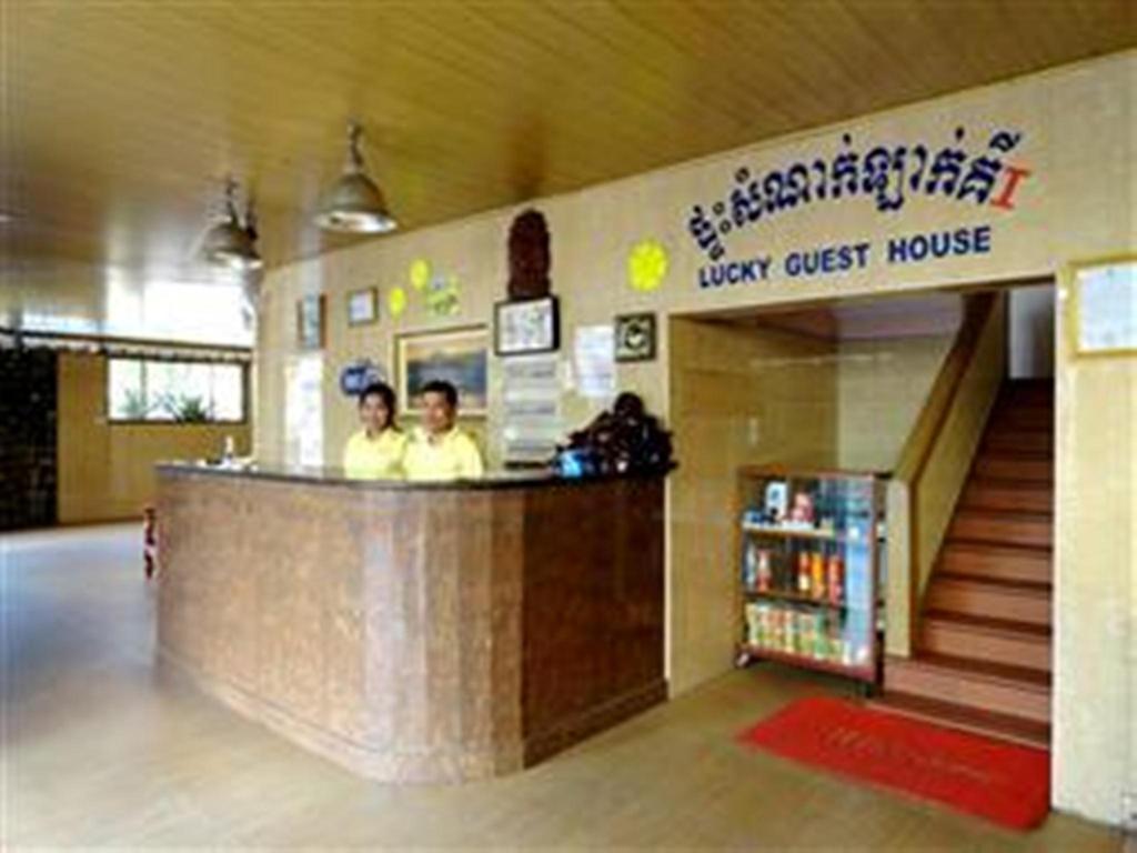 Lucky 1 Guesthouse Phnom Penh Exteriör bild