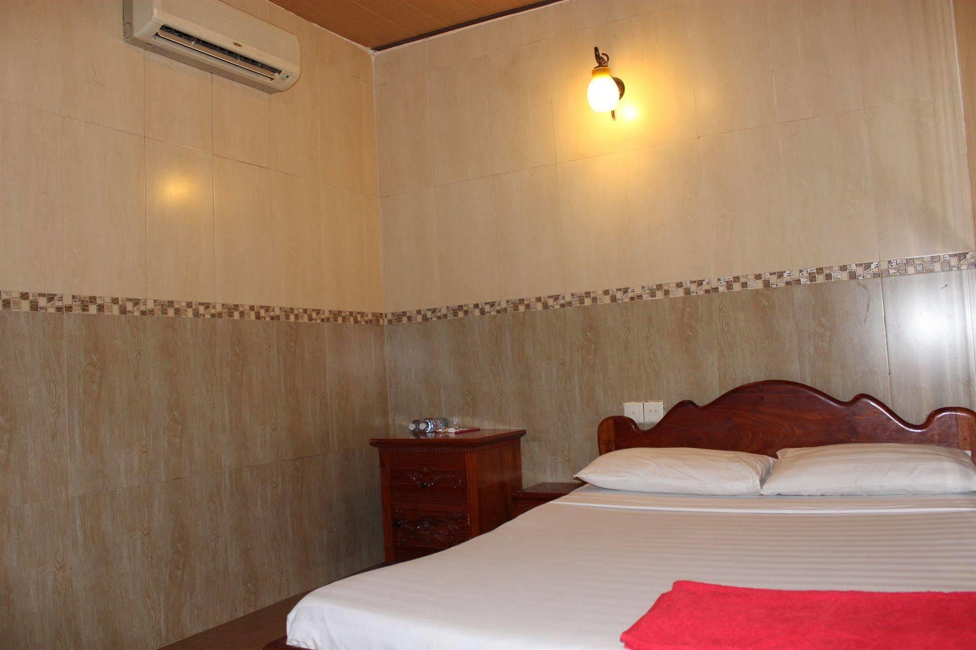 Lucky 1 Guesthouse Phnom Penh Exteriör bild