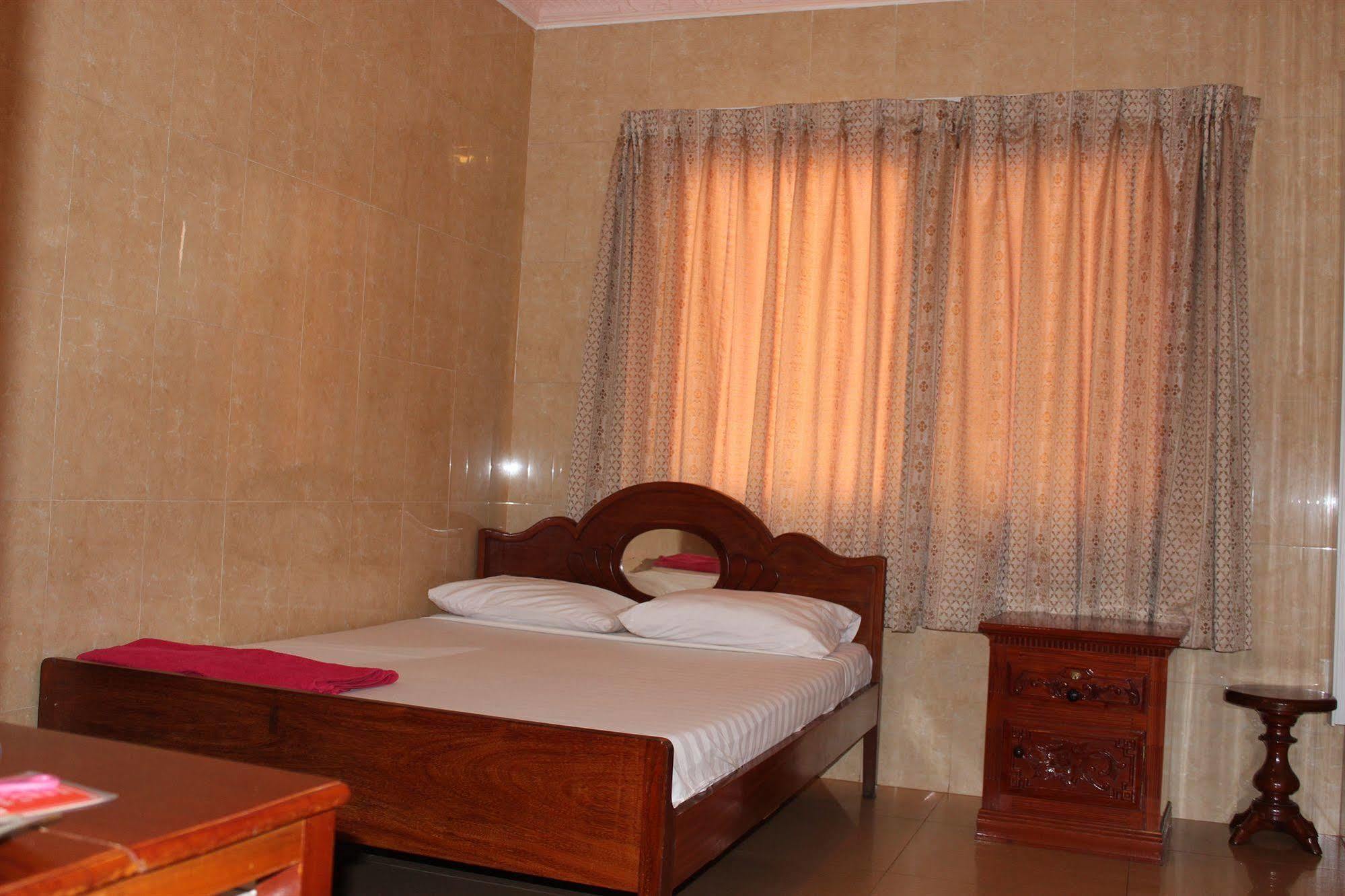 Lucky 1 Guesthouse Phnom Penh Exteriör bild