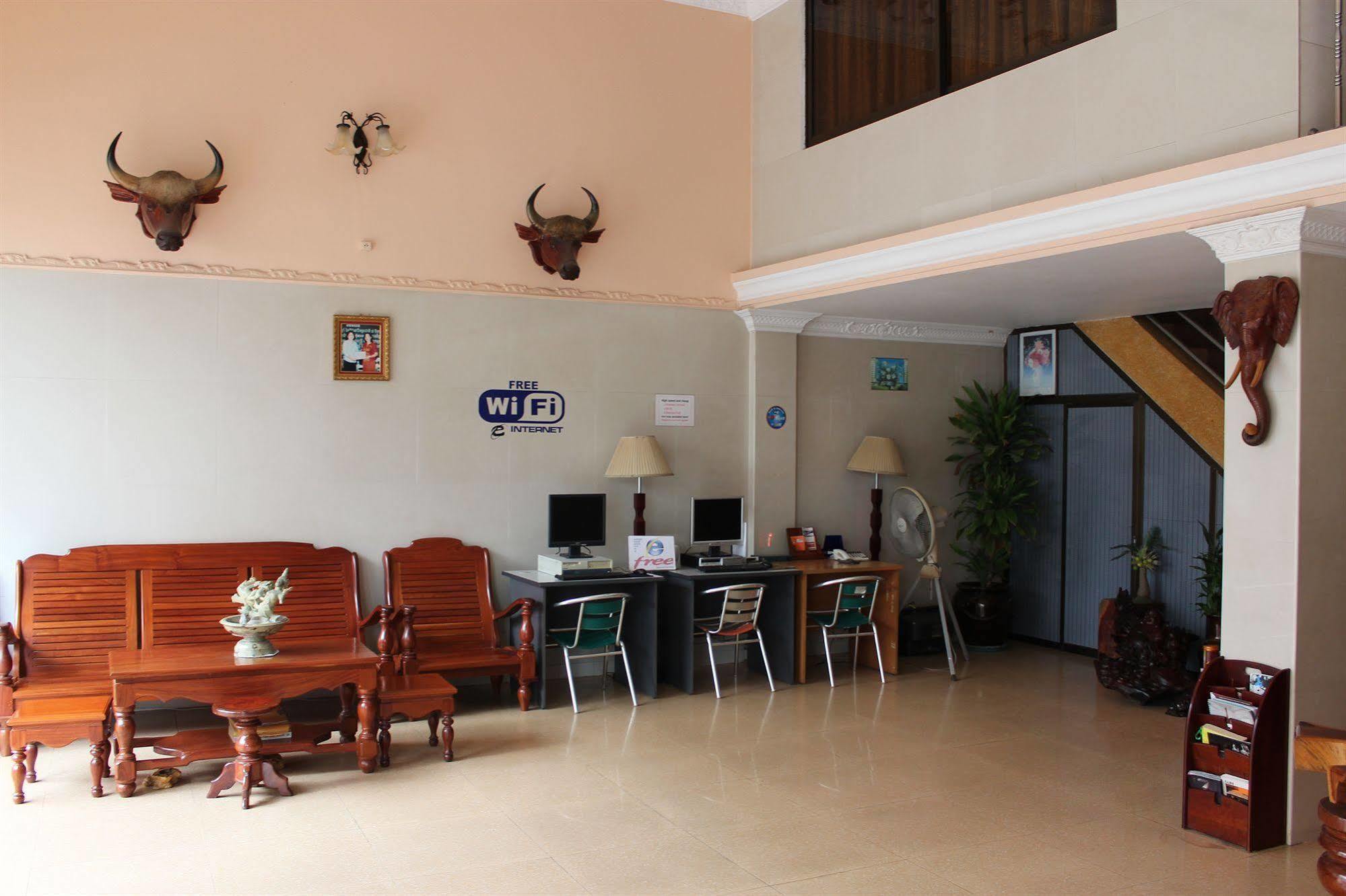 Lucky 1 Guesthouse Phnom Penh Exteriör bild